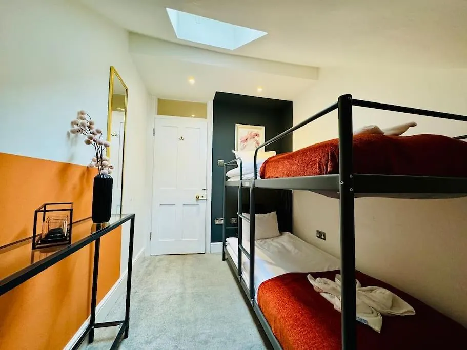 Free Parking I Two Bedroom Flat Next To Beach I Sleep 9 Brighton